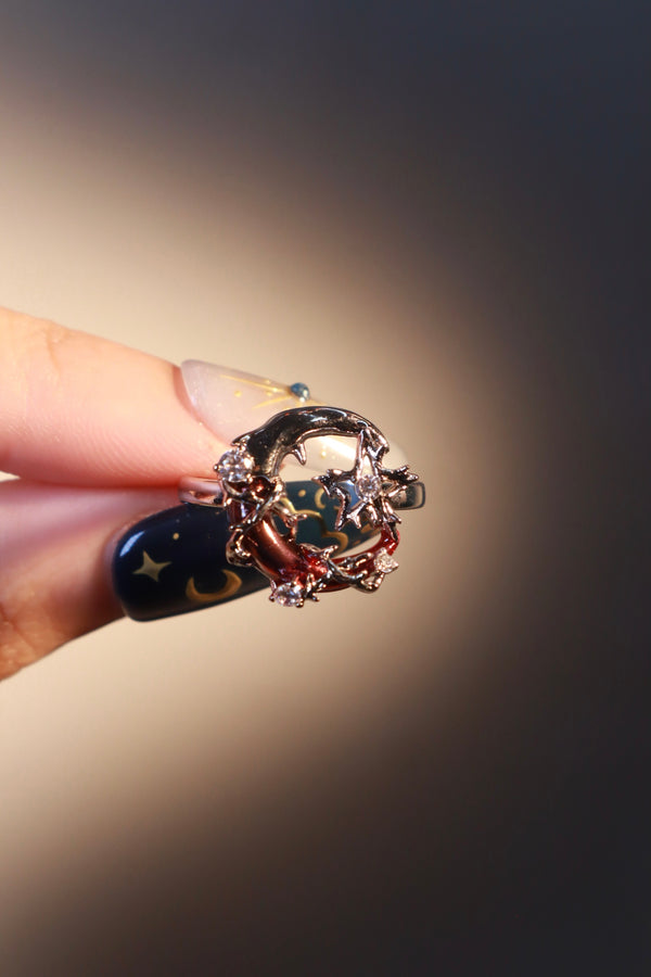 Ring mit rotem Mond