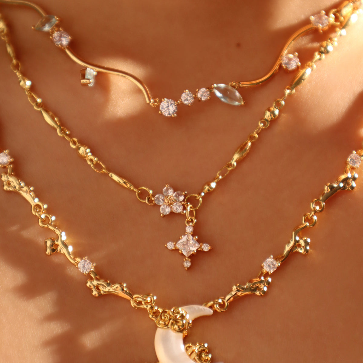 18 Karat mit echtem Gold vergoldete Halskette mit blauen Edelstein-Diamanten