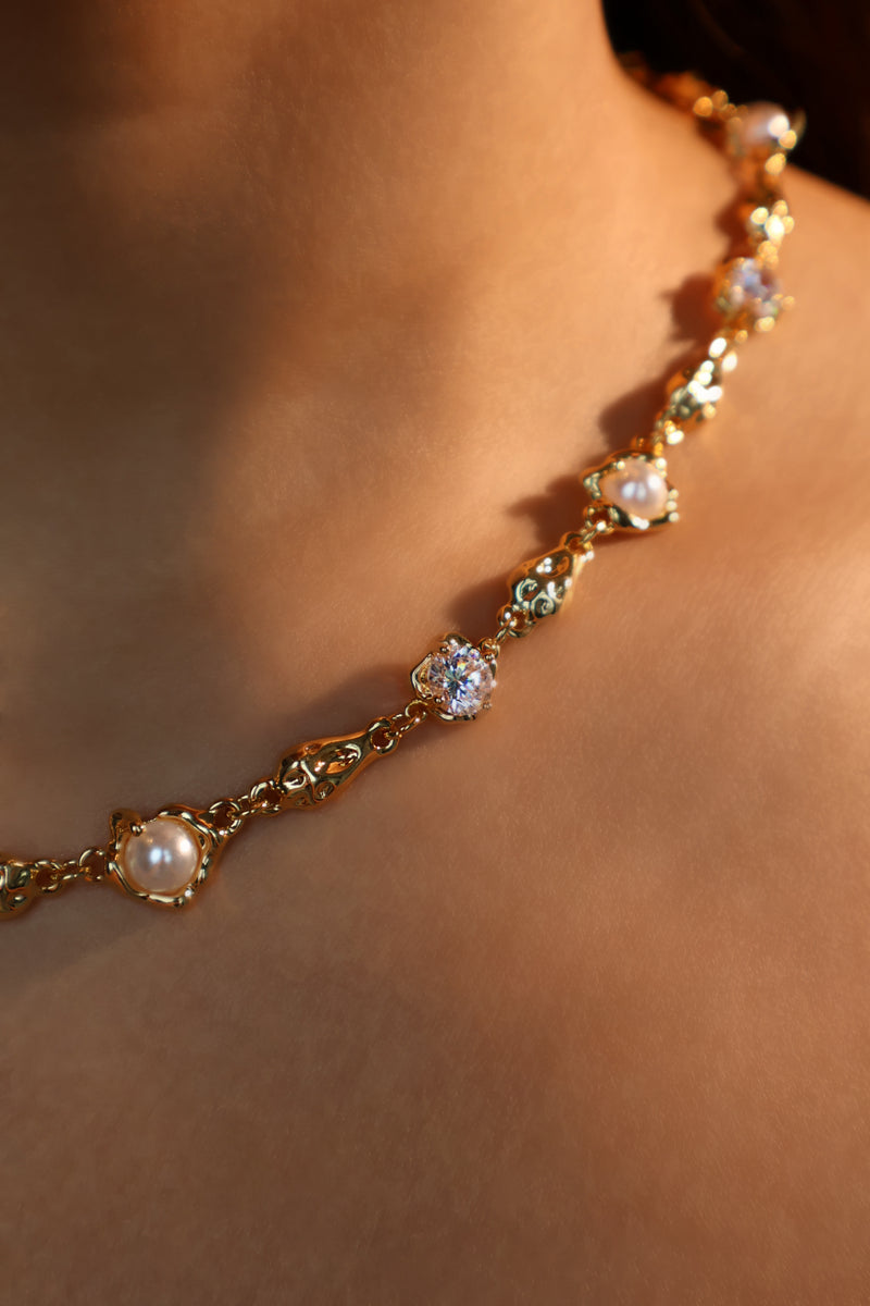 18K gold-plated necklace with synthetic pearls and clusters of zirconia diamonds