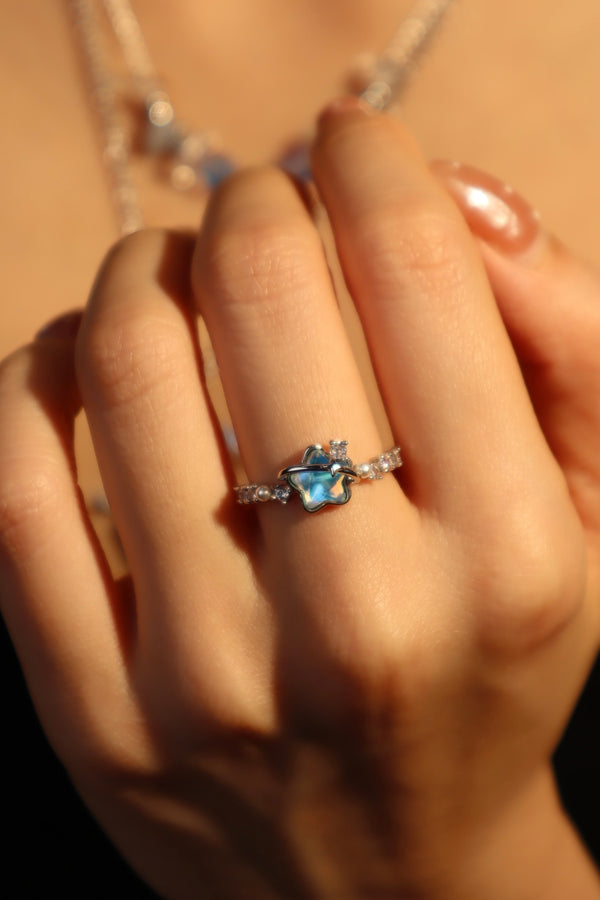 Ring mit blauem Stern und Perle