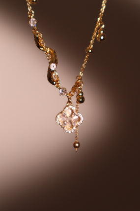 Gold-plated spiral necklace with lucky leaf motif, natural shell pearls and zirconia diamonds