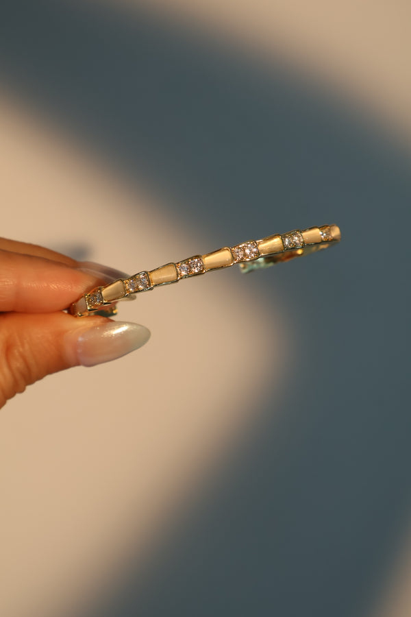 Armband aus 14K vergoldetem Weißopal und Diamanten