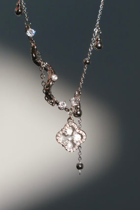Platinum Plated Lucky Leaf Shell Pearls Spiral Necklace