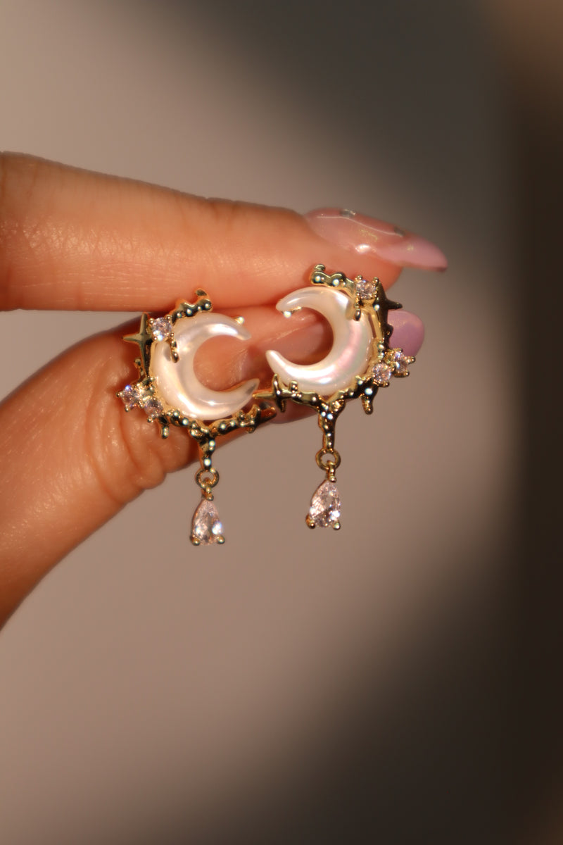 14K gold-plated crescent moon earrings with a natural shell and zirconia diamonds