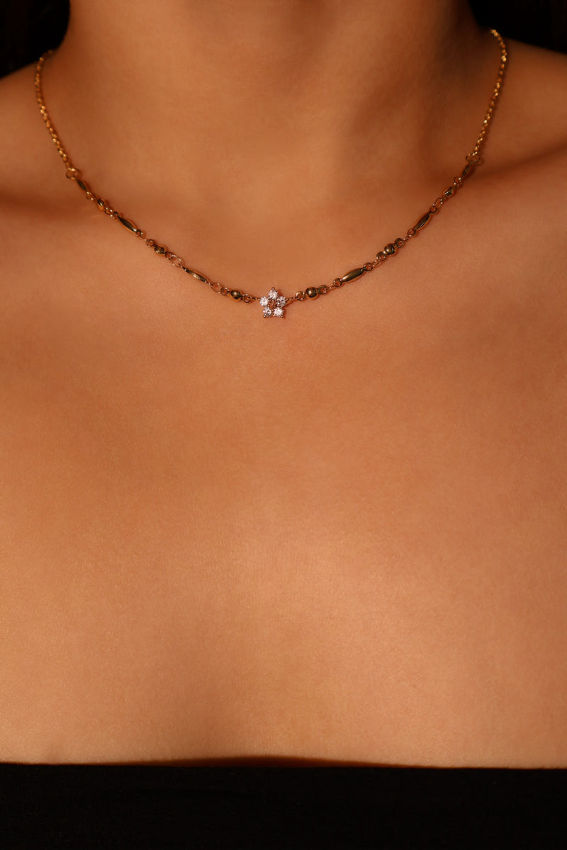 18K gold-plated flower bloom pendant necklace lined with zirconia diamonds