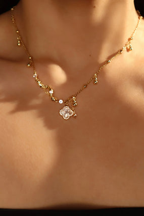 Gold-plated spiral necklace with lucky leaf motif, natural shell pearls and zirconia diamonds