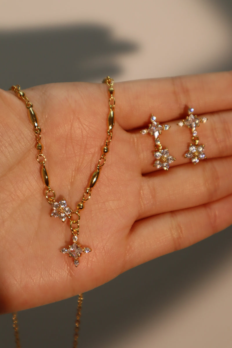 18K gold-plated cross pendant necklace lined with zirconia diamonds