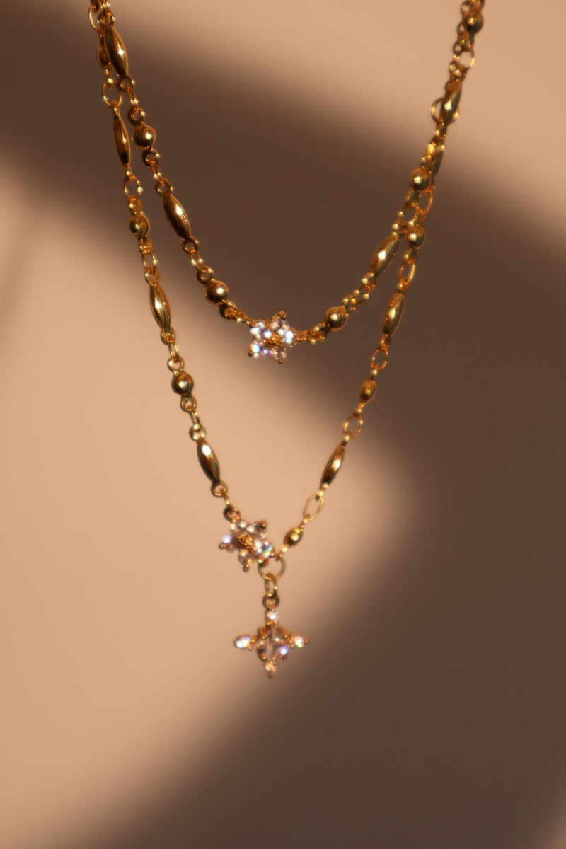 18K gold-plated flower bloom pendant necklace lined with zirconia diamonds