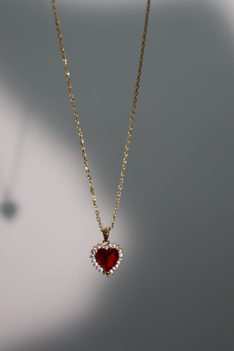 Gold-plated heart necklace with a red zirconia gemstone and sparkling zirconia diamonds