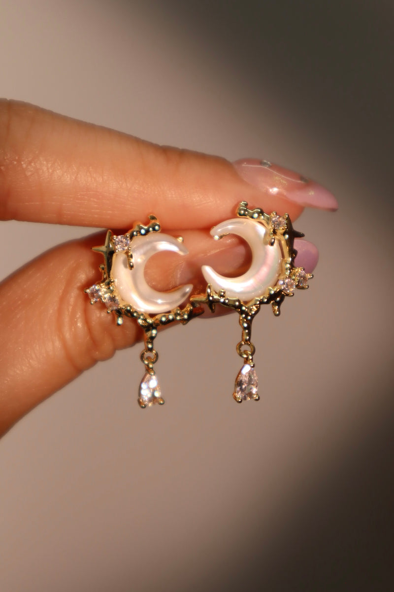 14K gold-plated crescent moon earrings with a natural shell and zirconia diamonds