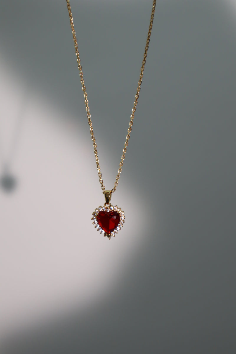 Gold-plated heart necklace with a red zirconia gemstone and sparkling zirconia diamonds