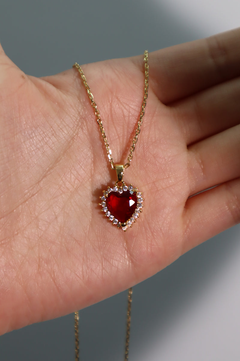 Gold-plated heart necklace with a red zirconia gemstone and sparkling zirconia diamonds