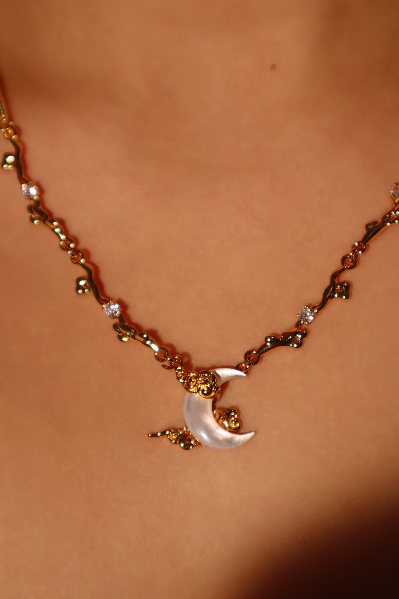 18K gold-plated crescent moon necklace with natural white shell pendant and zirconia diamonds