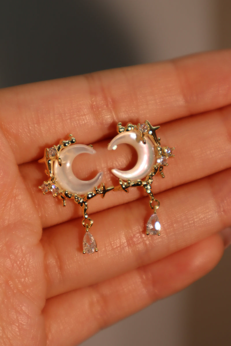 14K gold-plated crescent moon earrings with a natural shell and zirconia diamonds