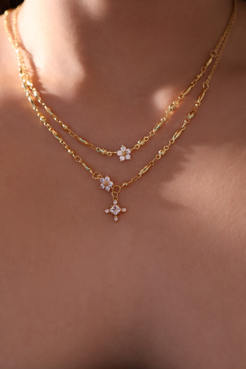 18K gold-plated cross pendant necklace lined with zirconia diamonds