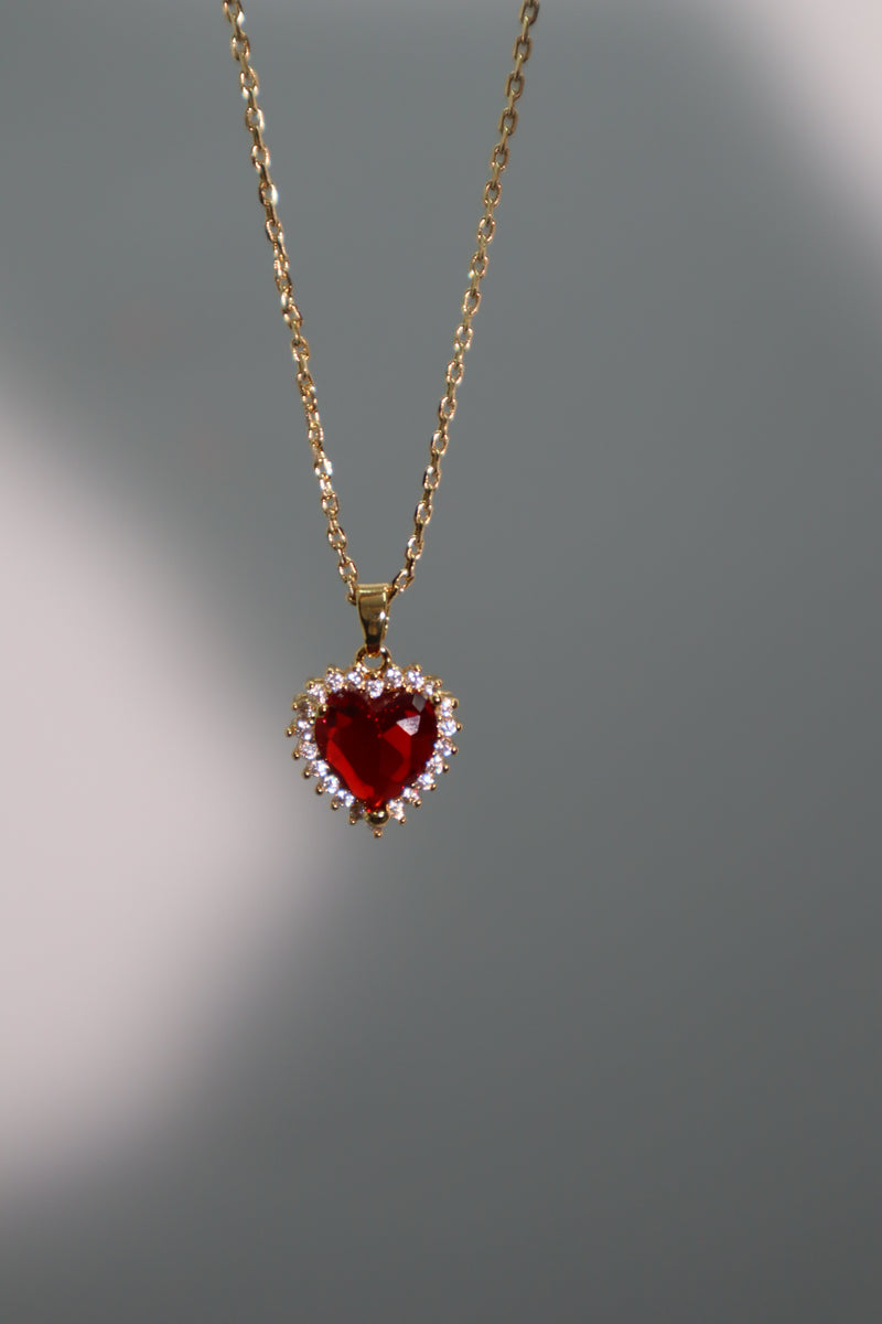 Gold-plated heart necklace with a red zirconia gemstone and sparkling zirconia diamonds