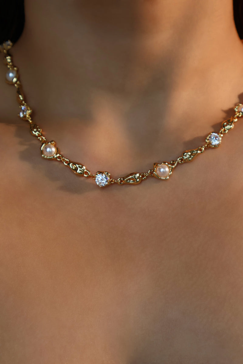 18K gold-plated necklace with synthetic pearls and clusters of zirconia diamonds