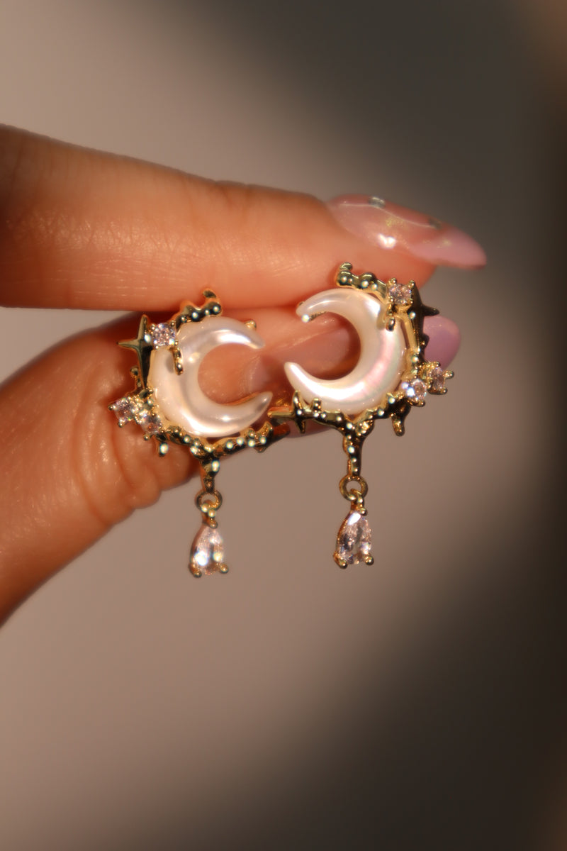 14K gold-plated crescent moon earrings with a natural shell and zirconia diamonds