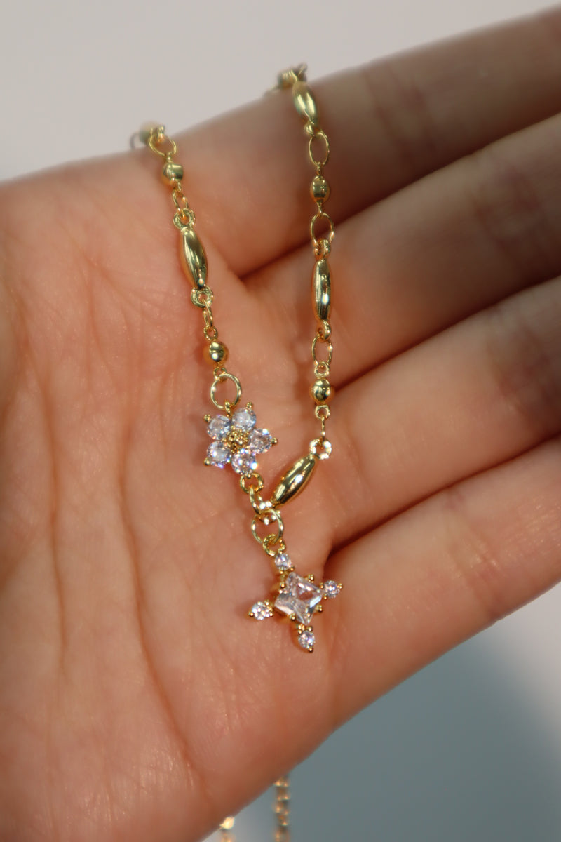 18K gold-plated cross pendant necklace lined with zirconia diamonds