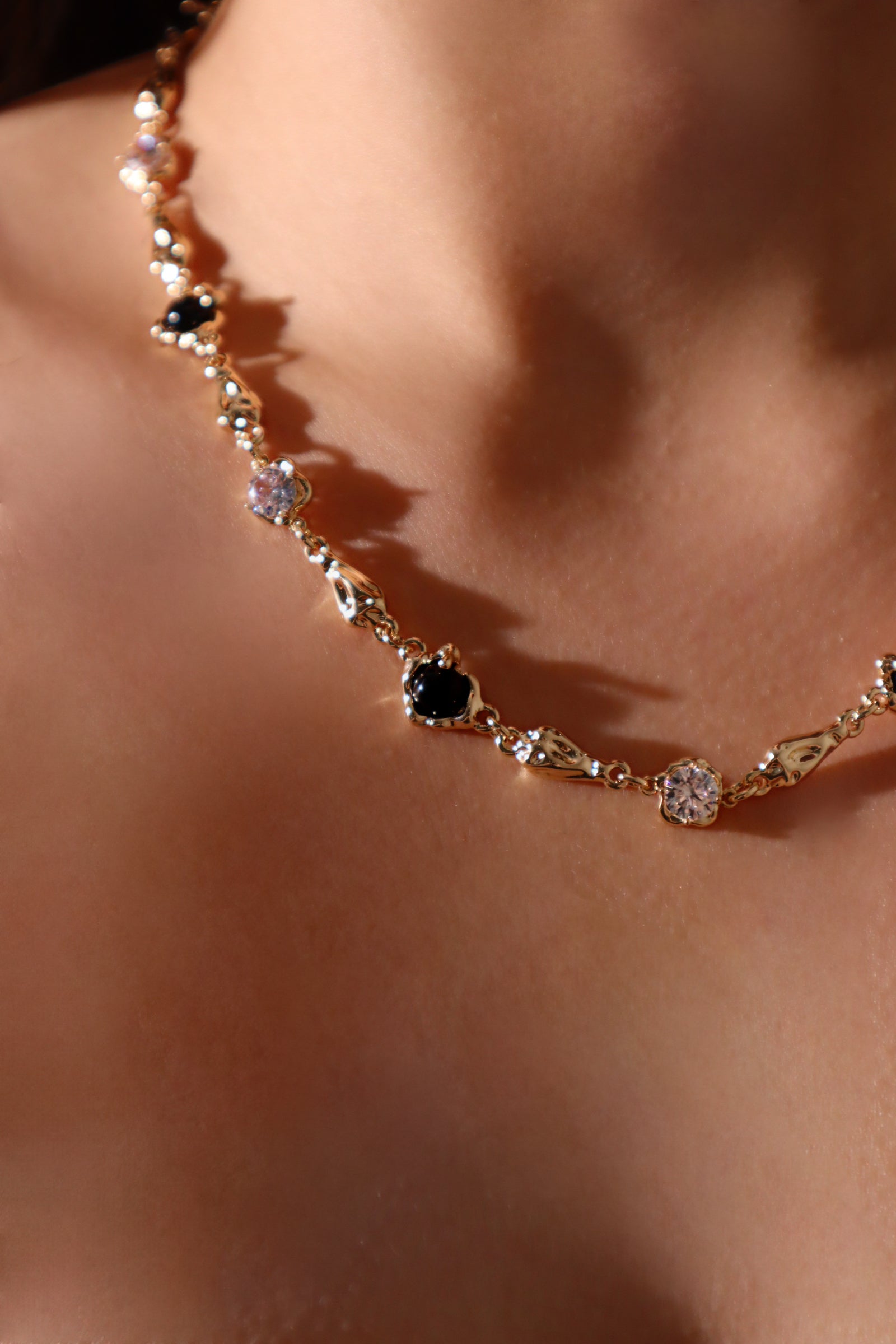 18K Gold Diamond Clips Black Gem Necklace