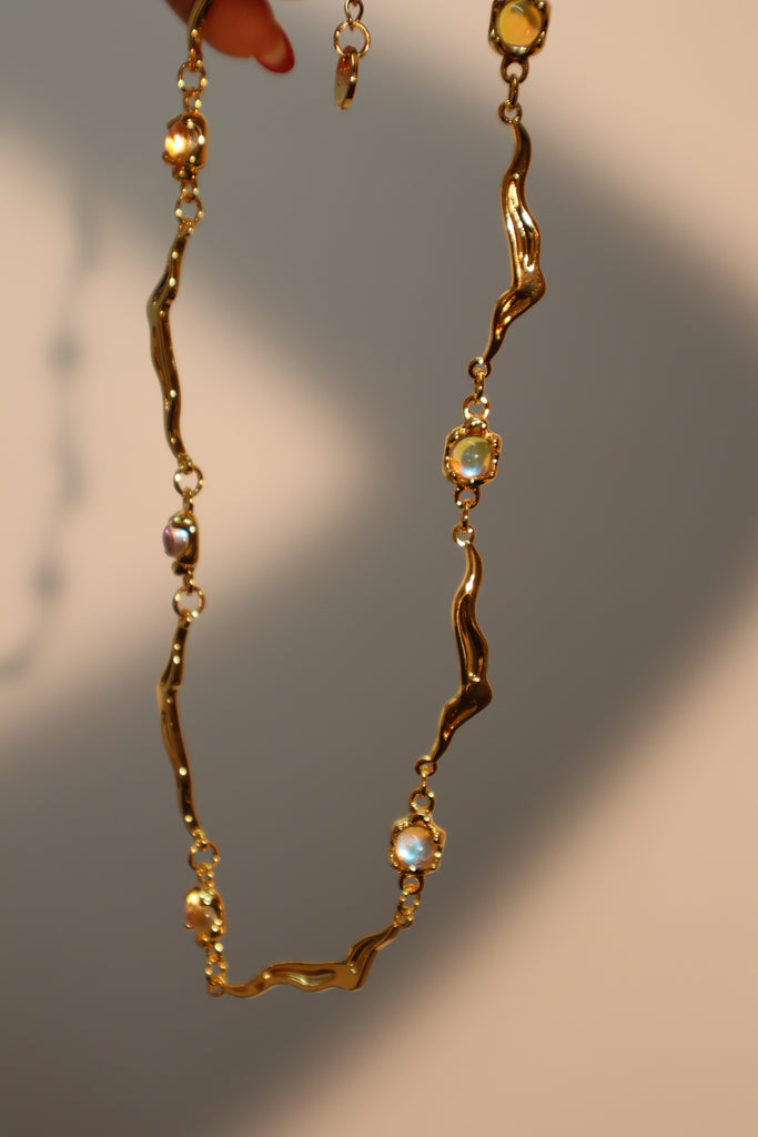 104J - 18kt Gold Necklace w Moonstones