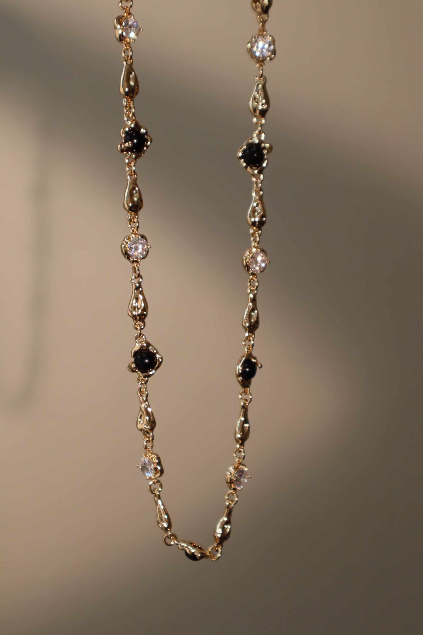 18K Gold Diamond Clips Black Gem Necklace
