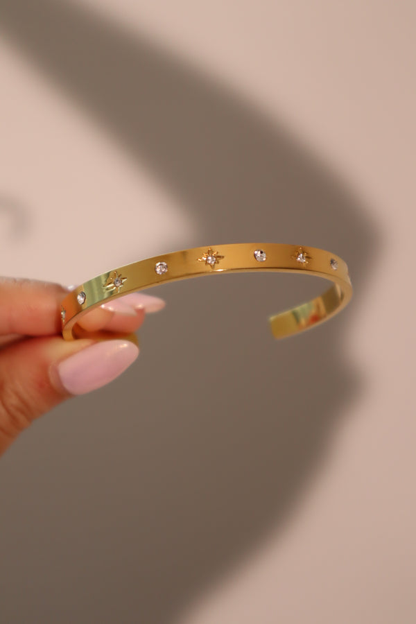 18 Karat vergoldetes Armband aus Edelstahl mit Diamant-Sternen