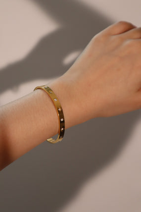 18K gold-plated stretch bracelet with celestial stars and zirconia diamond accents