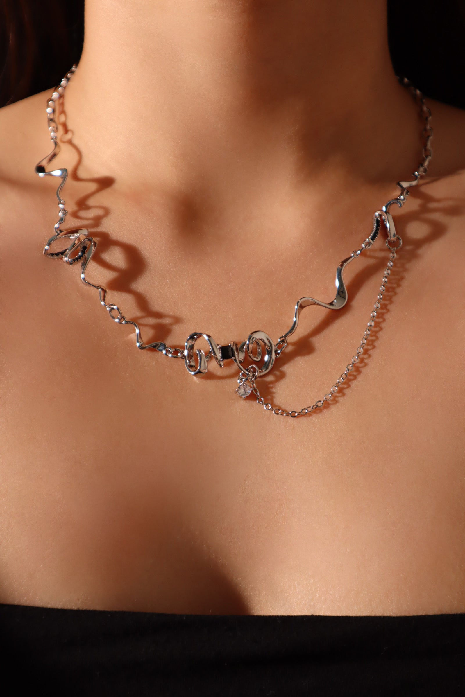 Platinum Plated Black Gem Bowknot Necklace